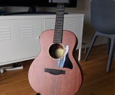 Acoustic travel guitar 3/4