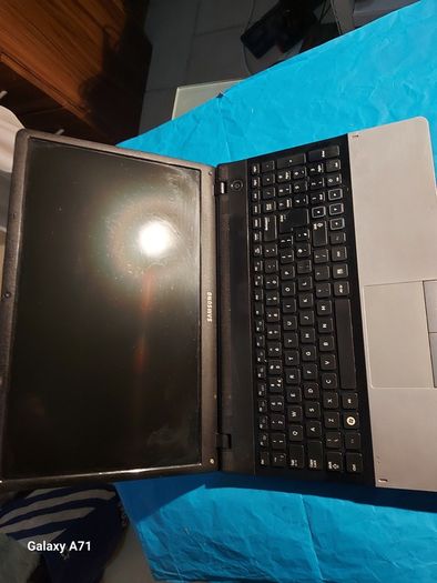 Samsung Notebook Model NP300E5A, Intel Core i5-2430M CPU, 2.4GHz, 4 GB Ram, 600GB HDD, Windows 10, Microsoft Edge, Chrome and VLC