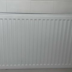500mm x 800mm White Single Panel Convector Radiator with Thermostatic Valve - As New