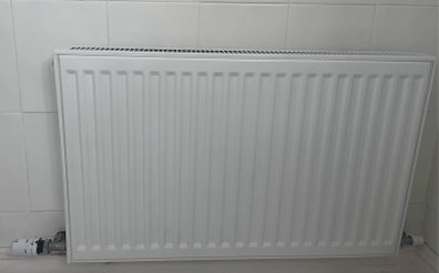 500mm x 800mm White Single Panel Convector Radiator with Thermostatic Valve - As New