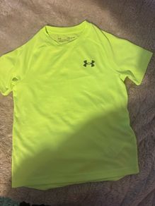 Under Armour Boy's  yellow neon top size M age 8-9 128-137 cm Free post