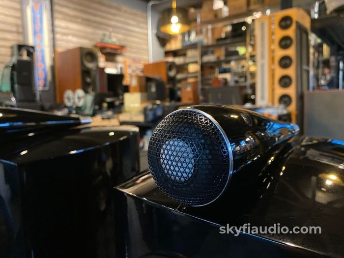 Stunning Iconic Like New Boxed Pristine Condition Bowers And Wilkins 804D3 Only Set in Ireland half the RRP