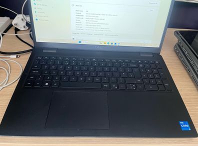 Dell 3520 i5-1125u/16gb ram/250ssd/Win 11
