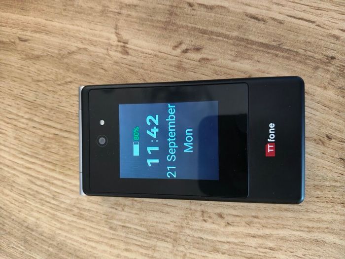 TT Phone 4G android like new. box. warranty. invoice
