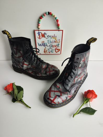 Dr Martens Union Jack 1460 8 eye black red leather boots England uk7