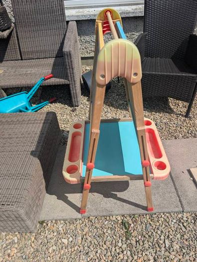 kids art easel