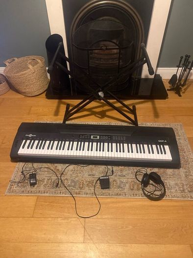 SDP-4 Gear4music keyboard