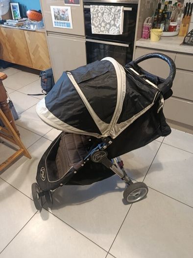 Pram - Buggie - baby jogger city mini