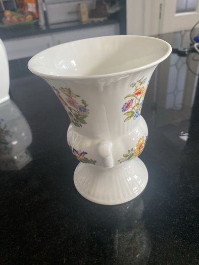 aynsley  cottage garden vases 8 euro each