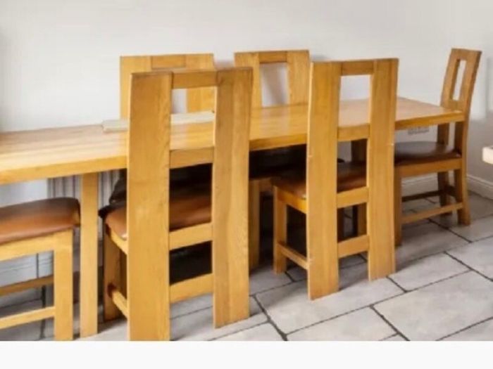 Solid oak Kitchen table with 6 chairs