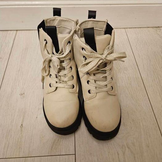 Cream Dr marten style boot uk13