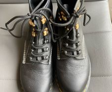 Ladies Doc Martins like new