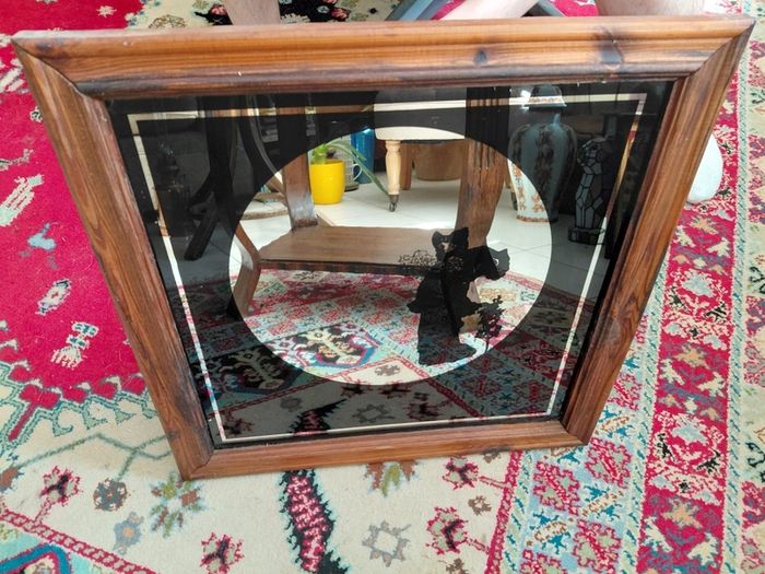 Vintage silhouette mirror lady image in black in wooden frame