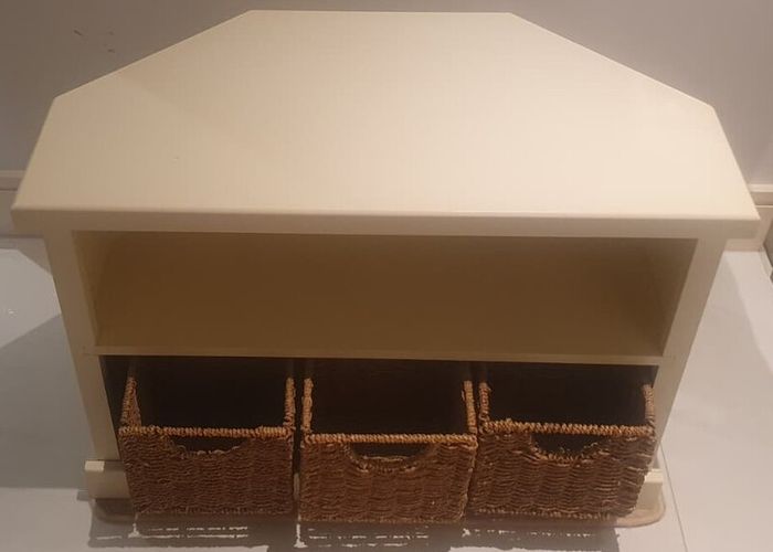 Charming TV & Storage Unit with Wicker Baskets