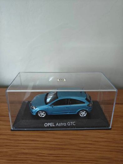 1:43 Minichamps Opel Astra GTC