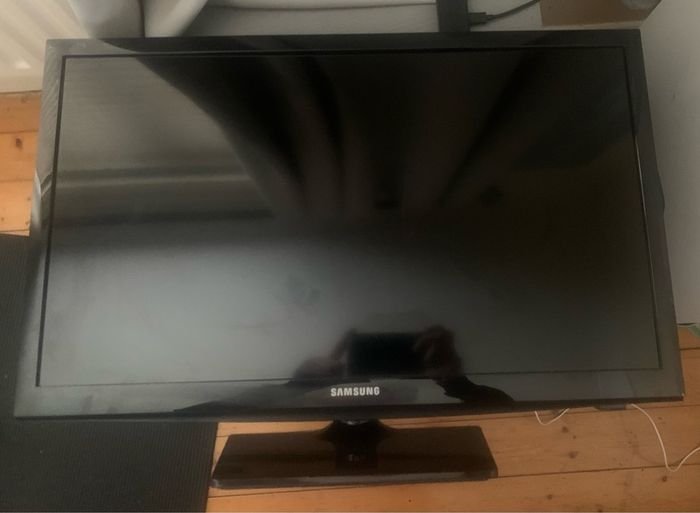Samsung tv + PlayStation 4 and 1 controller