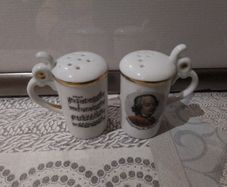 Novelty set of Salt & Pepper set