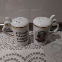 Novelty set of Salt & Pepper set