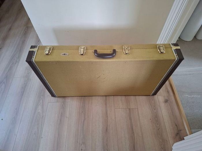 Vintage Tweed 8-Guitar Hard Case Gear4music Second Hand