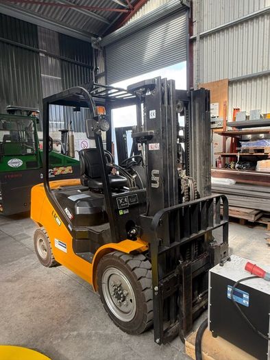 Industrial Machinery. Balers Wrappers forklifts