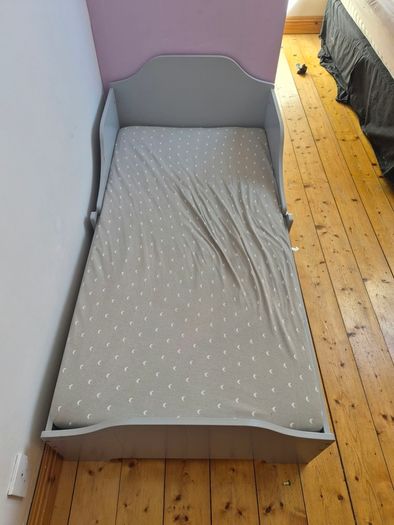 Toddler bed