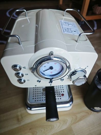 coffe machine and coffe grinder