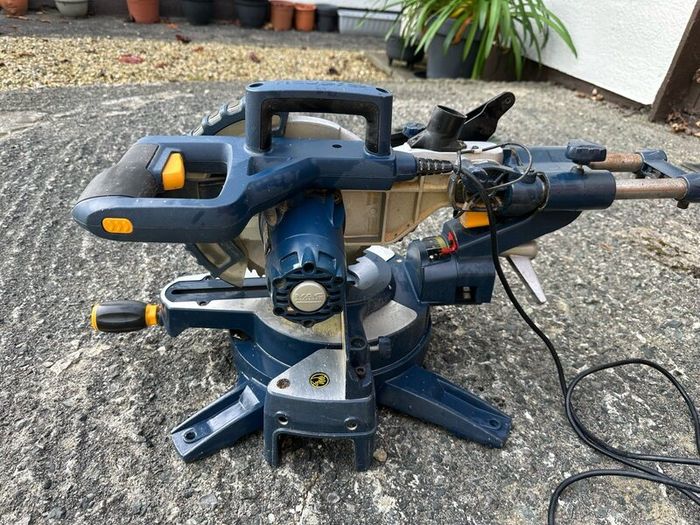 Mac Allister 1400W Sliding Mitre Saw  Light domes