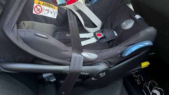 Maxi cosi infant seat with isofix