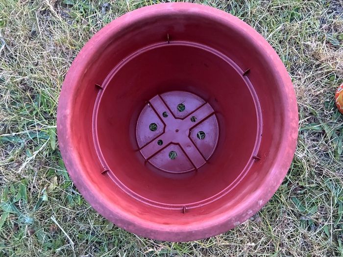 Plastic flower pot
