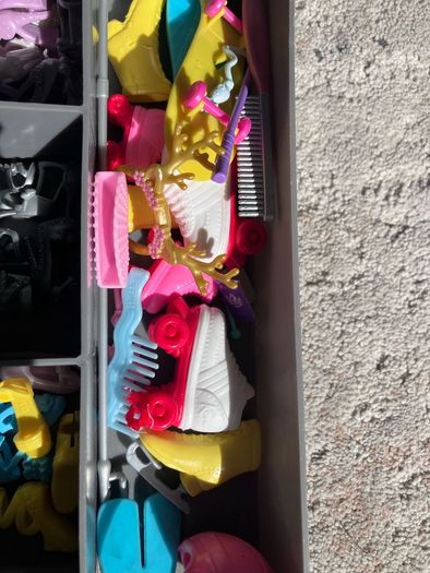 Barbie clothes, shoes, bags, jewellery and accessories