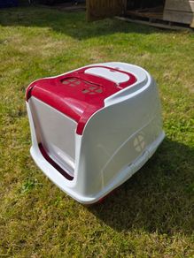 Cat litter box