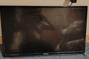 Samsung 32" TV (Damaged)