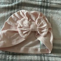 Girls hat 6/12 mths