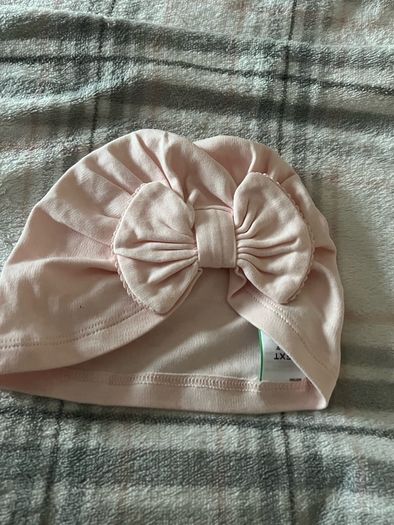 Girls hat 6/12 mths