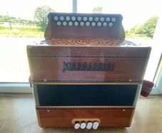 Mengascini button accordion