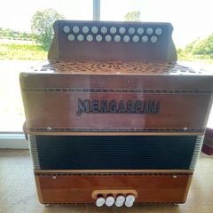 Mengascini button accordion