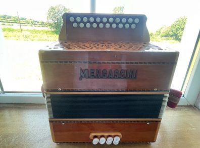 Mengascini button accordion