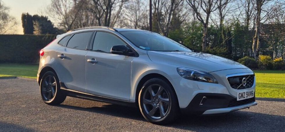 Volvo V40 T5 AWD Cross Country | 245hp| 106k