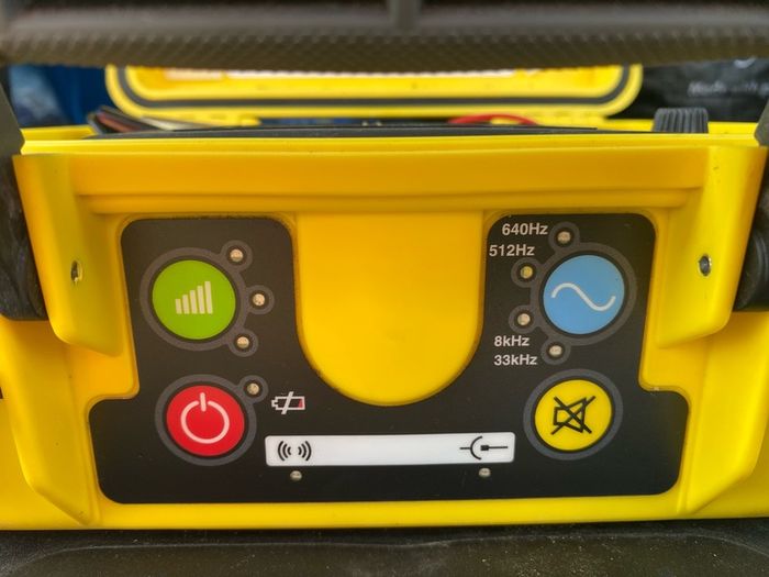 GeoMax EziCAT i550 Cable and Pipe Locator Plus Ezitex t100 Signal Transmitter