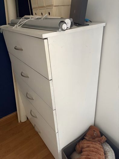 chest of drawers