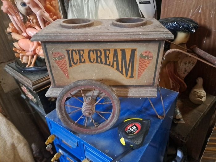 Vintage Display Ice Cream Cart