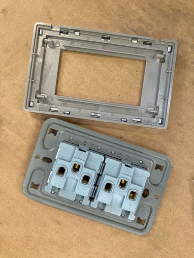 3 Pin Sockets