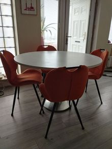 Round Table, white.