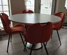 Round Table, white.