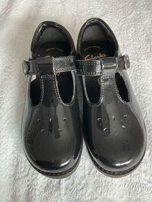 Clarks T Bar Patent girls shoes 11F