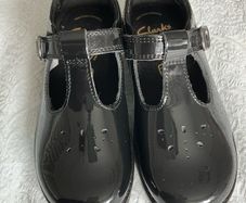 Clarks T Bar Patent girls shoes 11F