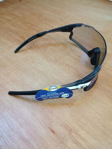 Tifosi Stash Clarion Fototec Lens Cyclist or Golf Sunglasses. Pit Viper Style