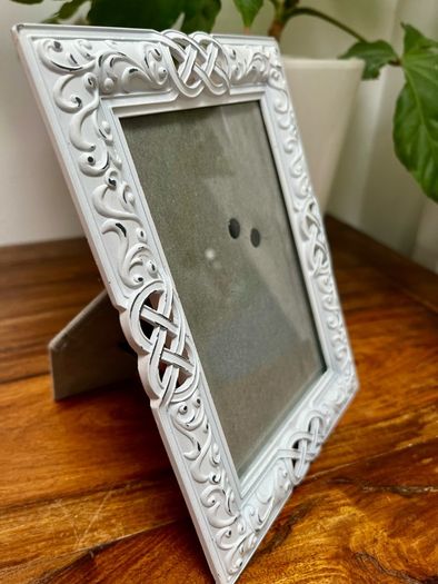 Metal Celtic-style photo frame