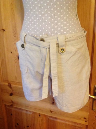 Size 8 Cream Linen Blend Shorts