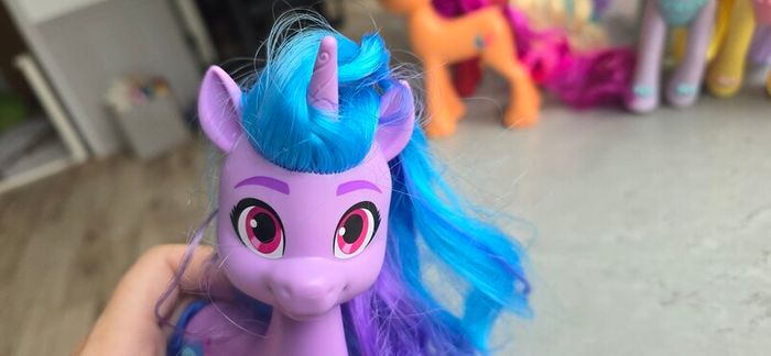Large Izzy Moonbow Brushable 6 inch MLP G5 My Little Pony Hasbro 2021